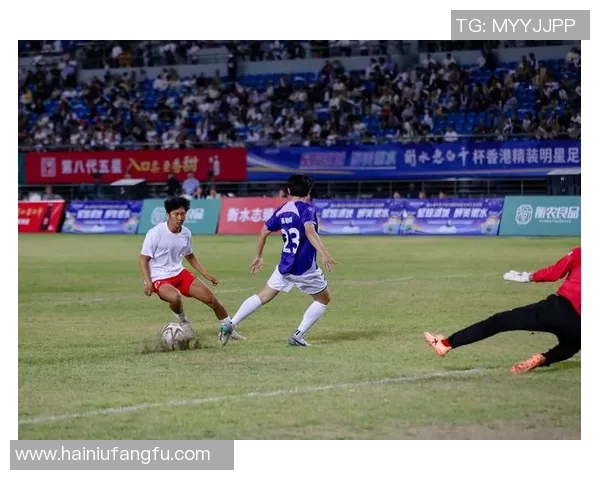 足球明星亲自建模直播揭秘背后的训练与生活趣事 足球明星亲自建模直播揭秘背后的训练与生活趣事