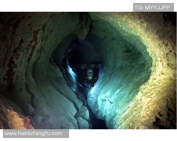 足球明星戴氧气面罩挑战极限运动展现不屈精神与拼搏意志 足球明星戴氧气面罩挑战极限运动展现不屈精神与拼搏意志